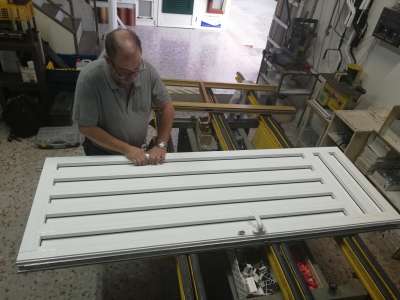 persianasguardiola.com