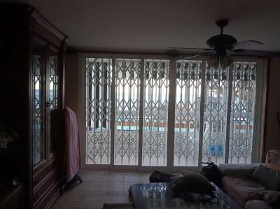 persianasguardiola.com