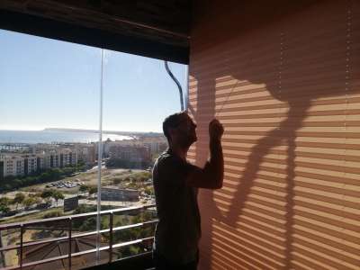 persianasguardiola.com