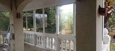 persianasguardiola.com